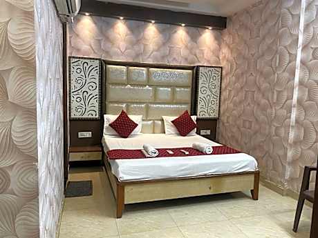 Stanadard Double Bed (A Building)