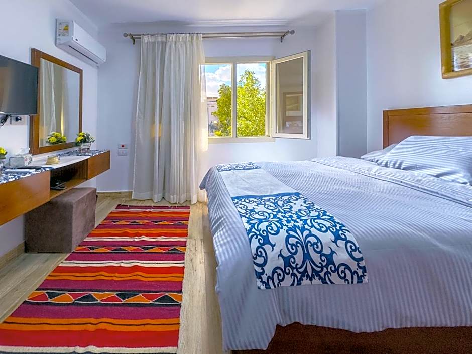 Royal Crown Hotel Giza Pyramids View