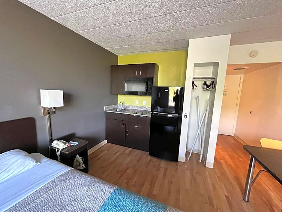 Studio 6 Suites Clarion, PA