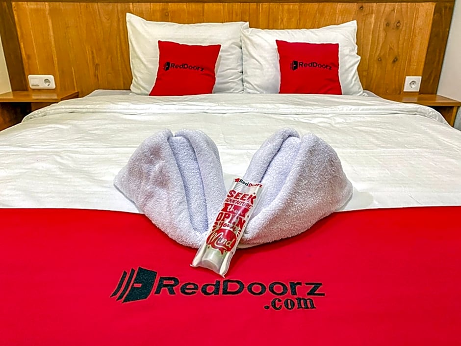 RedDoorz Syariah near Taman Bunga Adipura Sampang