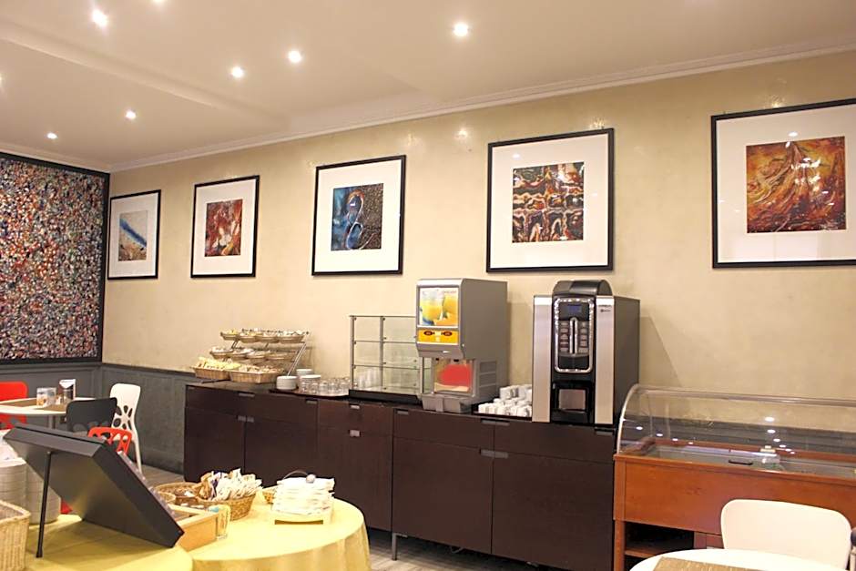 Club Hotel