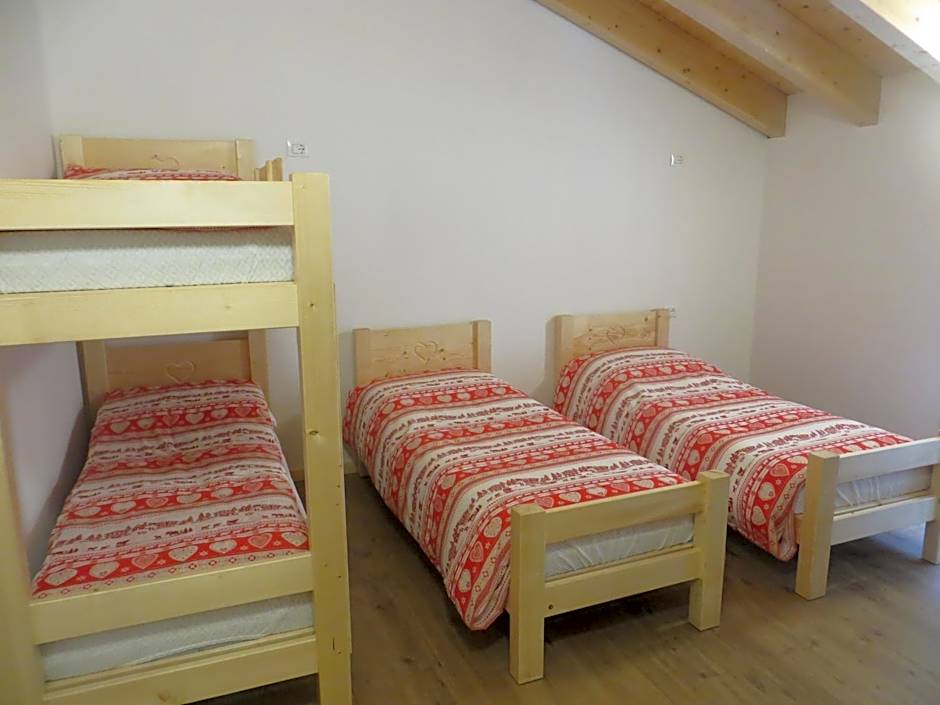 Foto 1 dari 7 — Quadruple Room