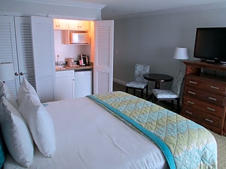 1 King Bed, Non-Smoking, Third Floor, Ocean View, Balcony, Wet Bar, Microwave And Refrigerator