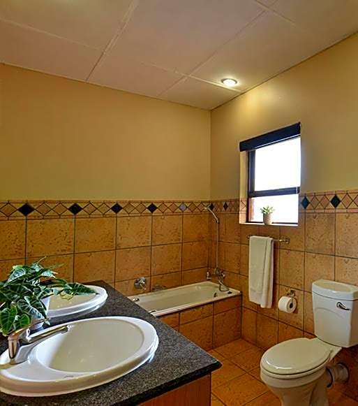 Monateng Safari Lodge