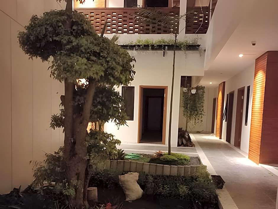 Urbanview Hotel Nardis Living near UMY