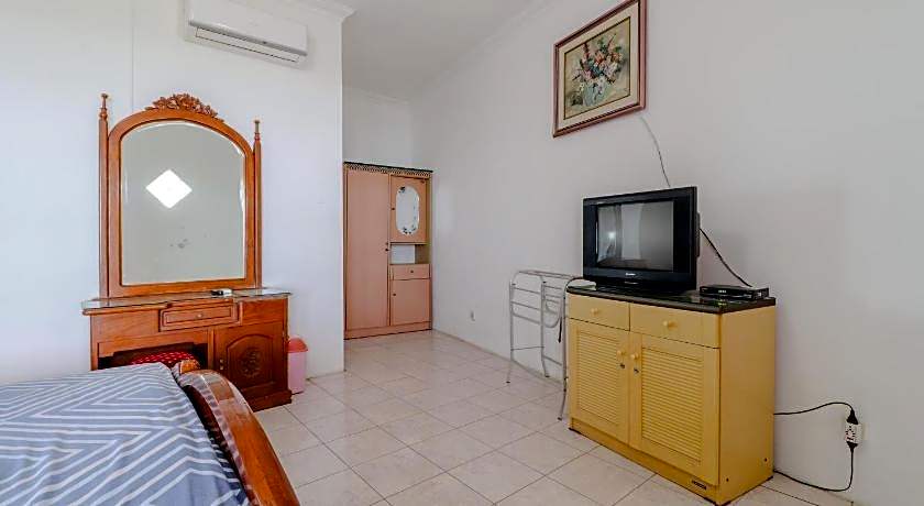 Adinda Beach Hotel and Villa