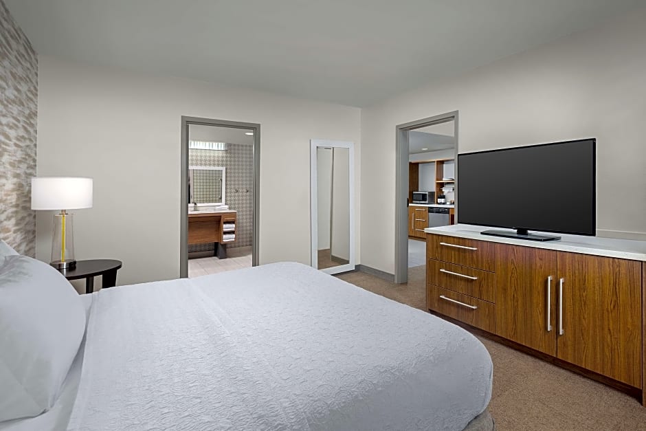 Photo 1 of 6 of 1 King Bed Suite, Hearing/Mobility Accessible, Bathtub