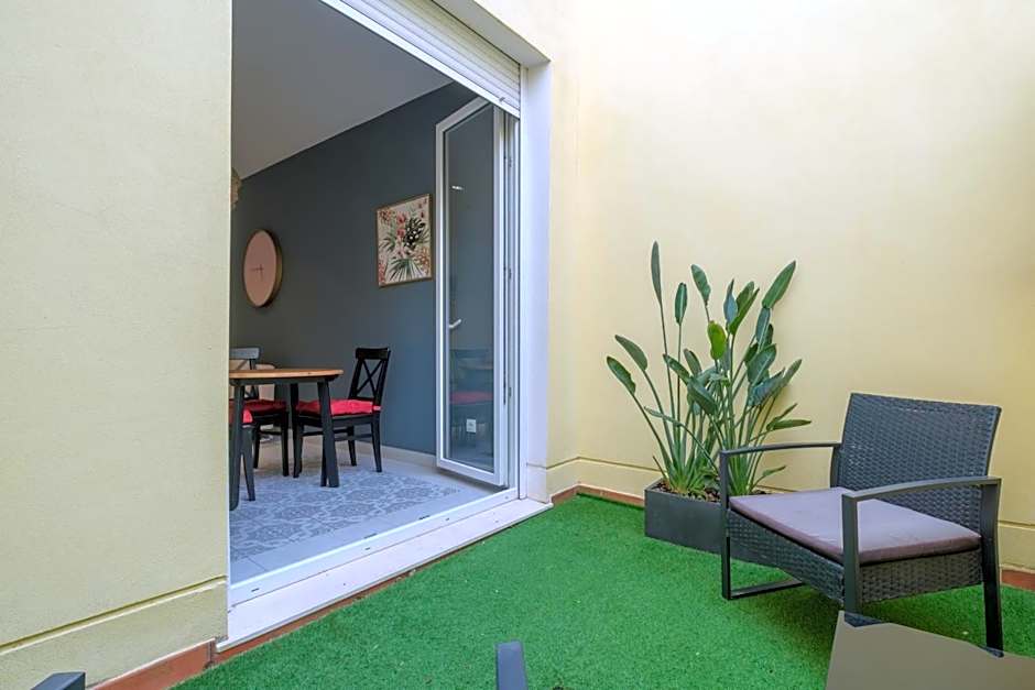 Chic & Comfortable Apartment, Private Terrace
