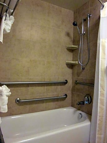 1 King Mobility/Hearing Accessible W/ Bathtub