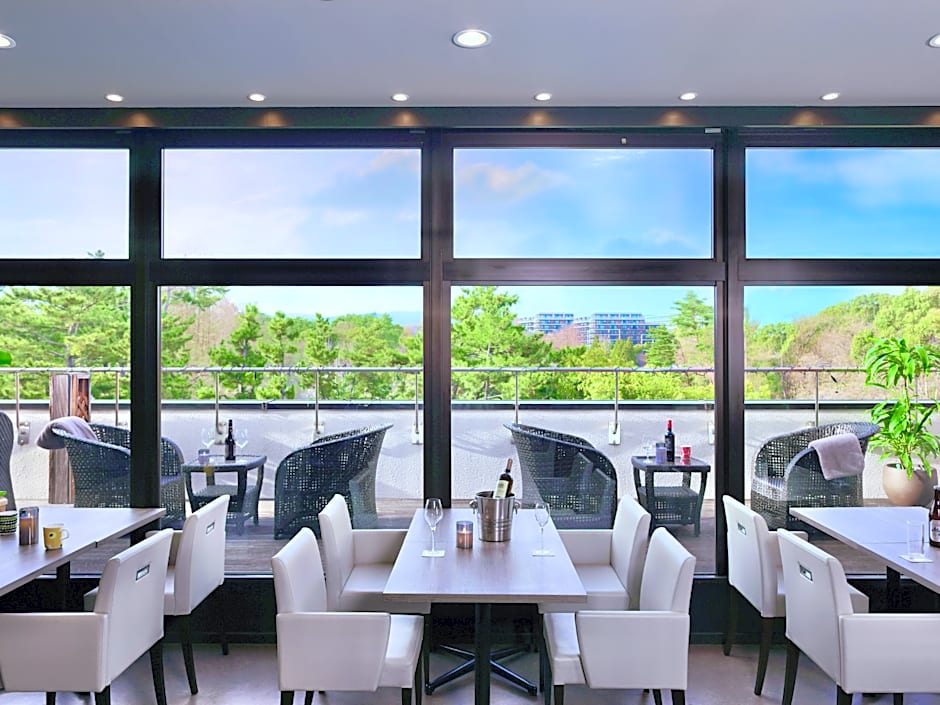 Minamisenri Crystal Hotel