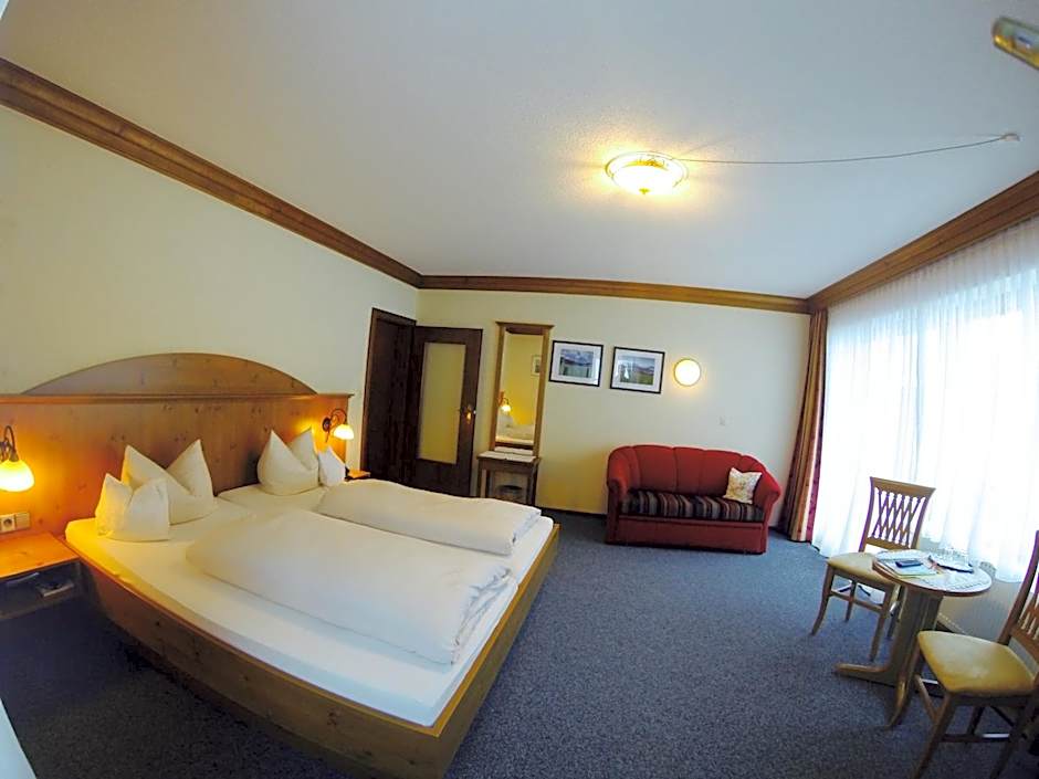 Aktivhotel & Gasthof Schmelz Ihr familienfreundliches Urlaubs Hotel mit Wellness, Almsauna, Chiemgau Karte