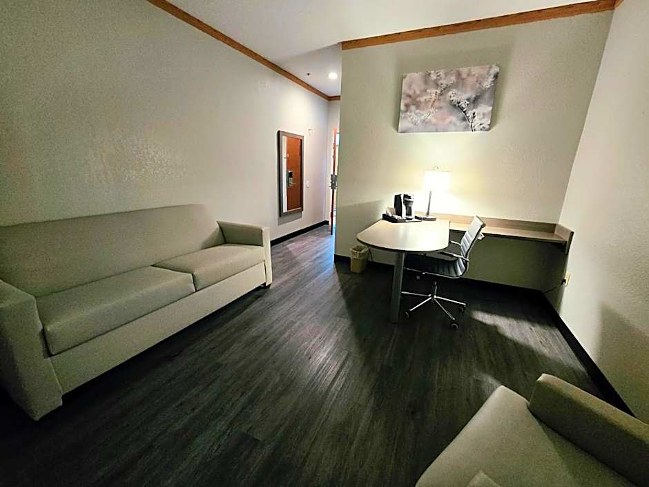 Red Roof Inn & Suites Hinesville
