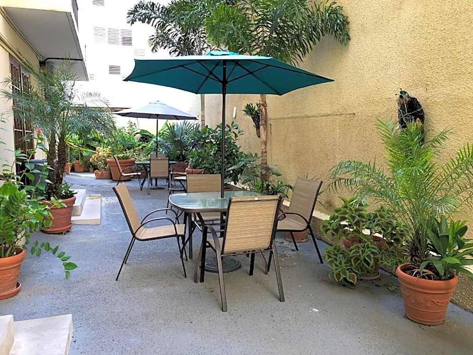 El Canario by the Lagoon