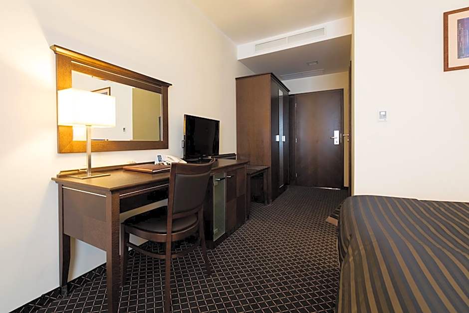 Hotel Selsky Dvur - Bohemian Village Courtyard