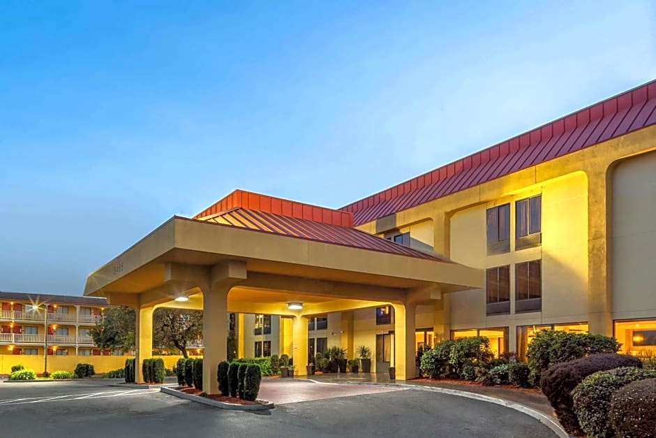 Oakland Airport Arena Hotel