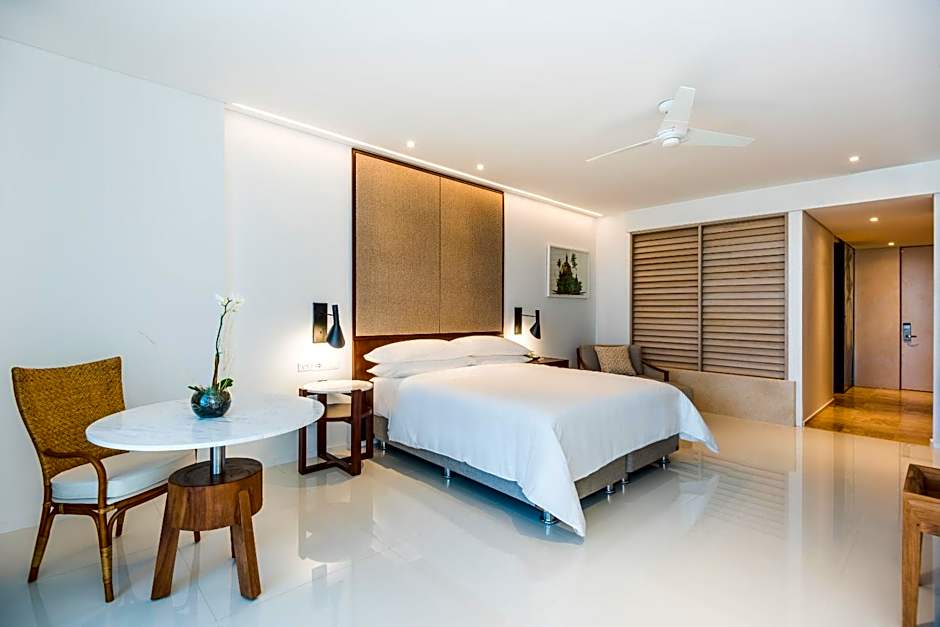 Photo 1 of 1 of Club Preferred 1 Bedroom 1 King Bed Suite, Ocean View