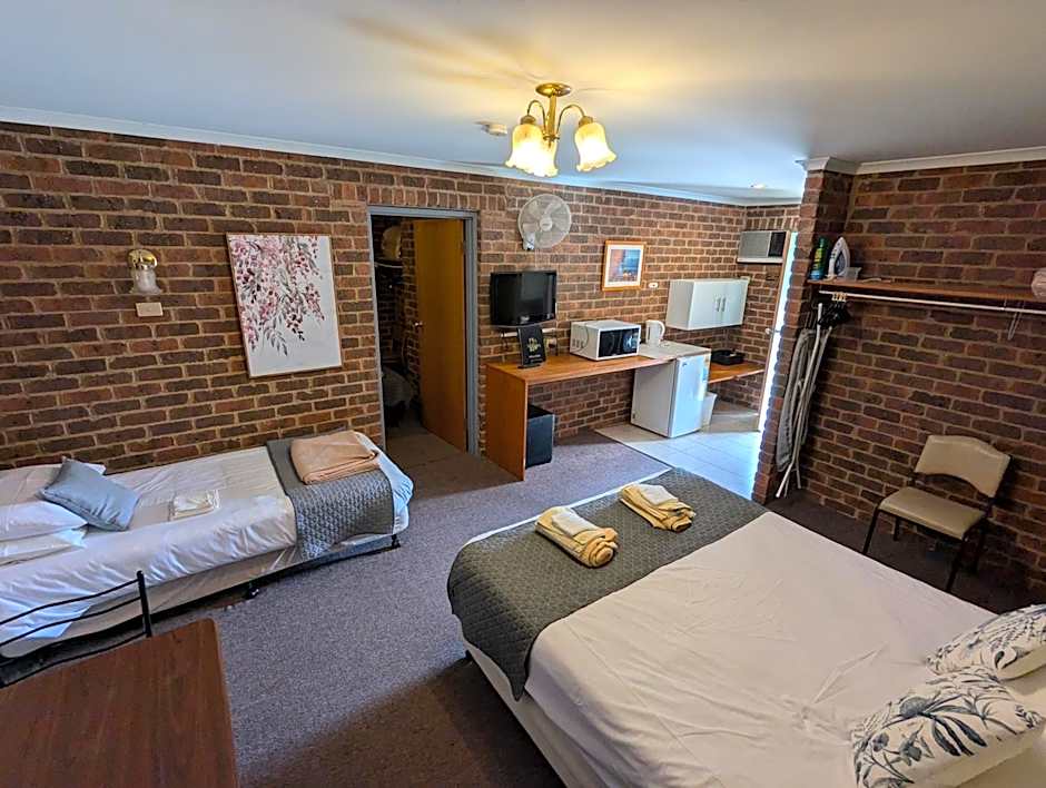 Barham Colonial Motel