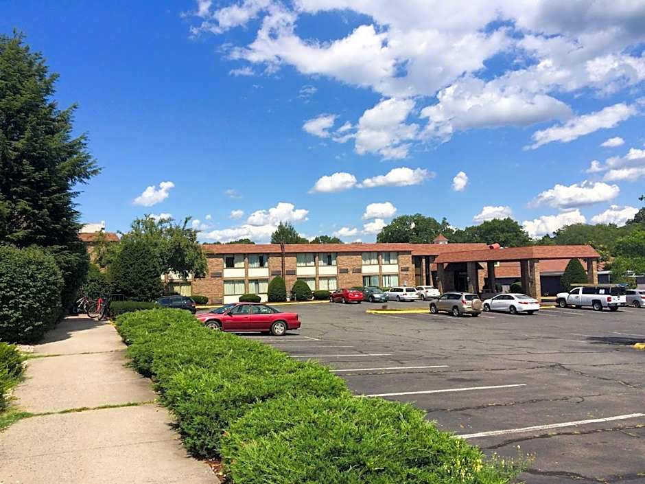 Travelodge by Wyndham Vernon CT