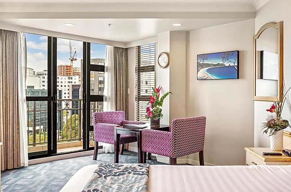 Parkside Hotel & Apartments