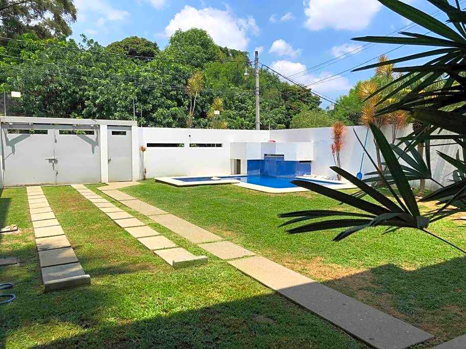Casa Cascada, Cuernavaca. Alberca climatizada 24/7