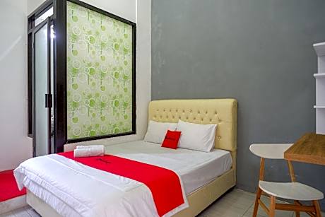 RedDoorz Syariah near Alun Alun Kajen