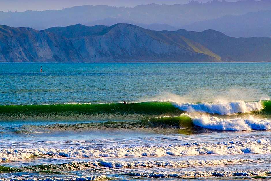 Whispering Sands Beachfront Motel