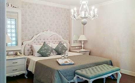 King Room with Spa Bath