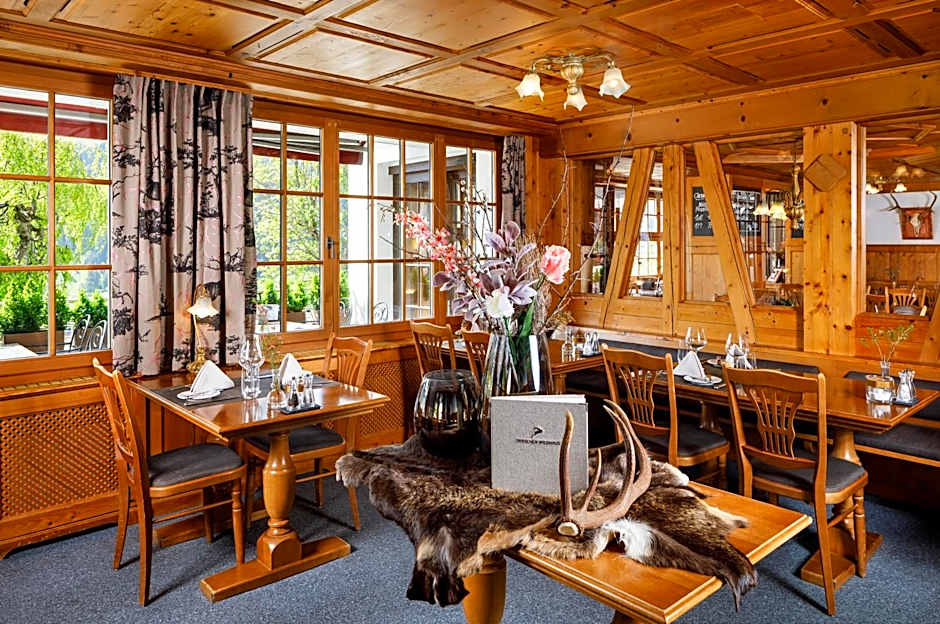 Hirschen Guesthouse - Village Hotel