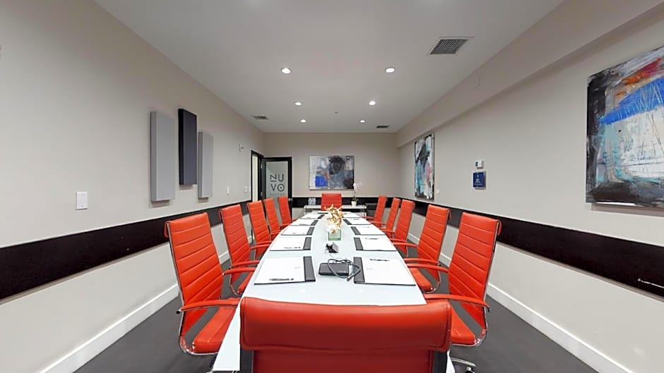 Nuvo Suites Miami Airport West/Doral
