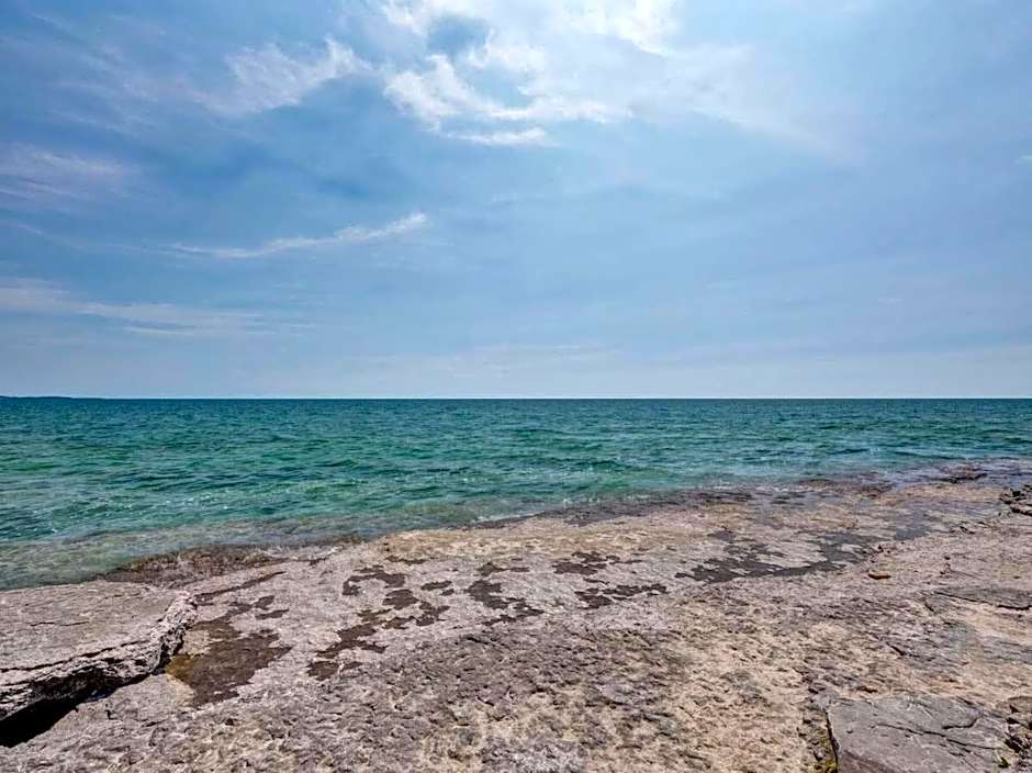 Wind & Waves - Wellington waterfront with Satellite TV & fire pit