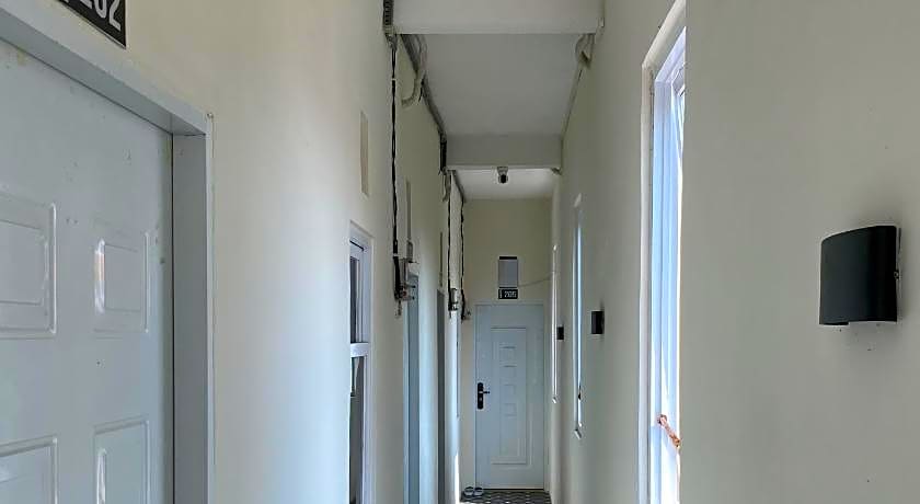 Duta Elite Kostel Syariah near RSUD Caruban Mitra RedDoorz