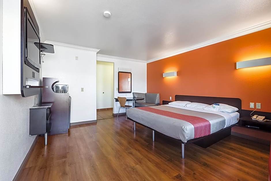 Motel 6-San Jose, CA - Convention Center