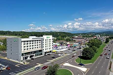 Holiday Inn & Suites Pigeon Forge Convention Center By IHG
