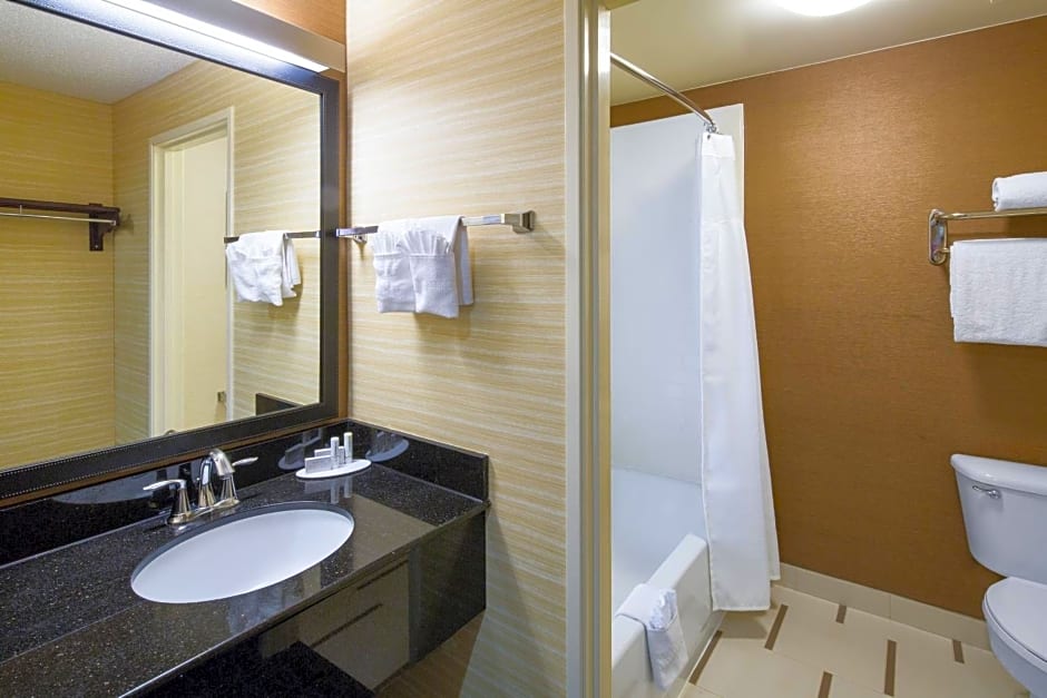 Fairfield Inn & Suites by Marriott San Antonio Airport/North Star Mall