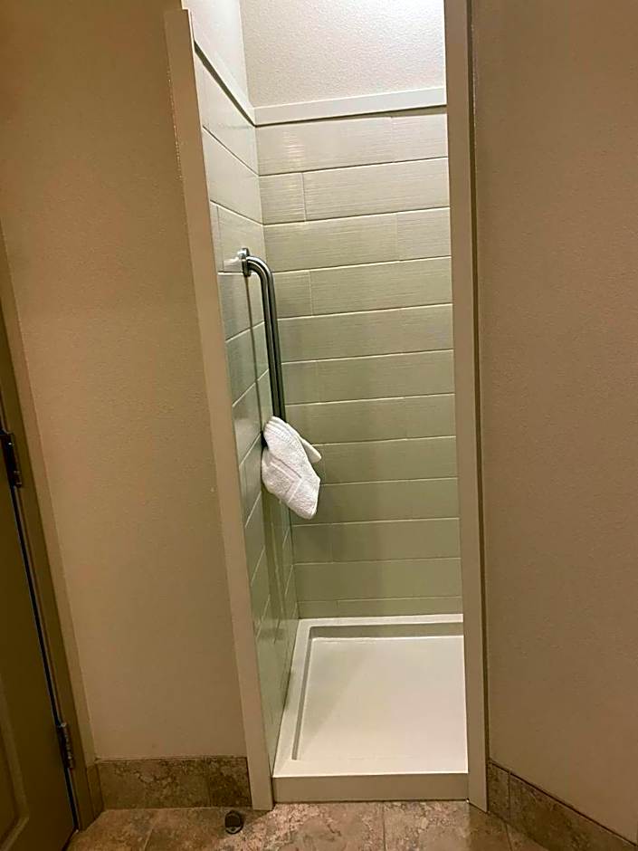 AmericInn by Wyndham Hartford SD