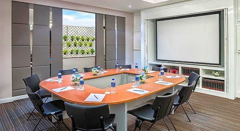 Centre Point Sukhumvit Soi 10