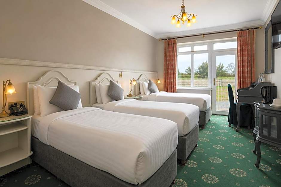 Lakeside Manor Hotel