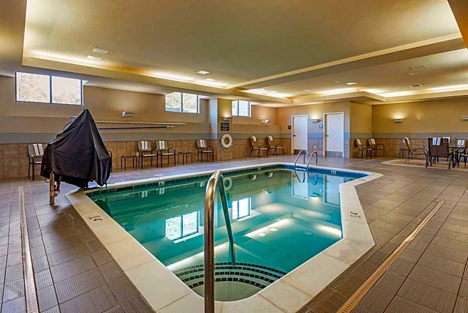 Comfort Suites Huntersville near Lake Norman