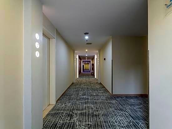 Yiju Hotel (Ningbo Southern Business District Mingzhou Hospital)