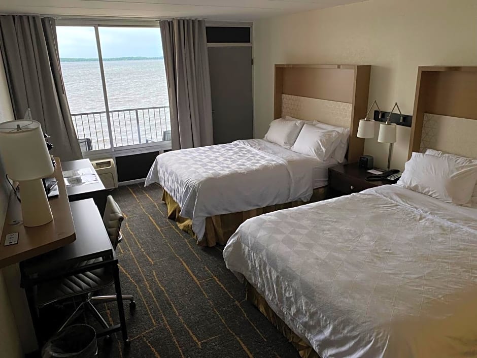 Holiday Inn Detroit Lakes, an IHG Hotel
