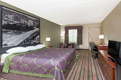 1 King Bed Deluxe Room Non-Smoking