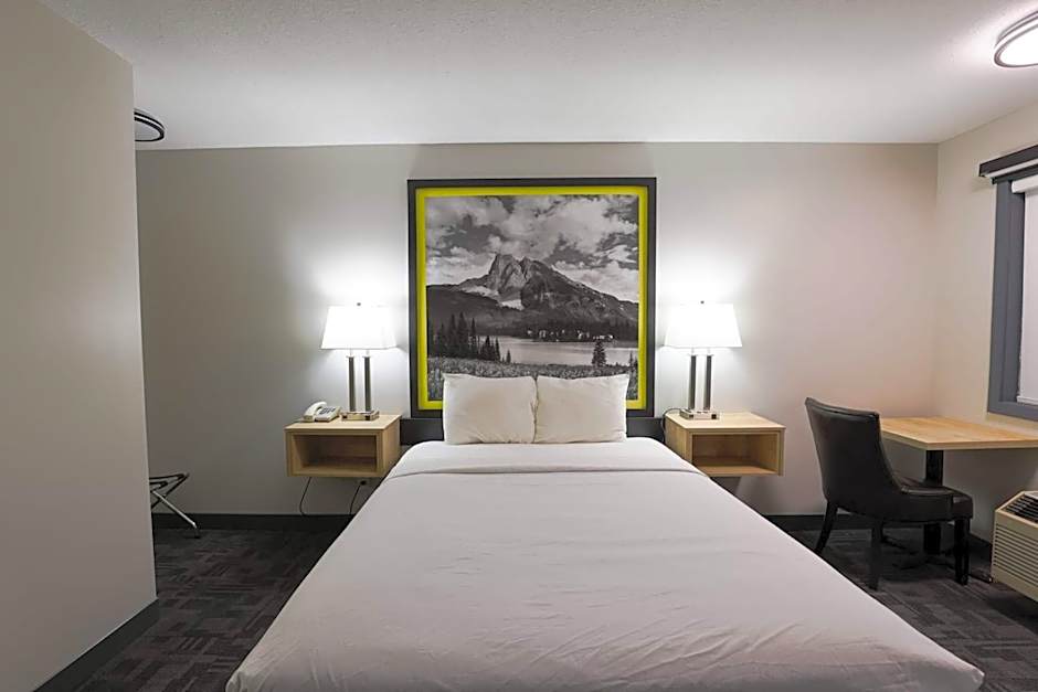Super 8 by Wyndham Clearwater BC