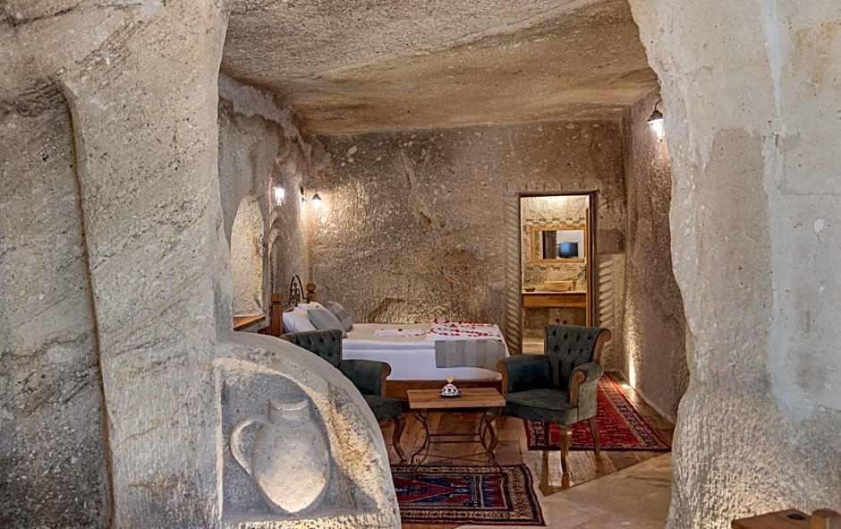 Sarnich Cave Suites
