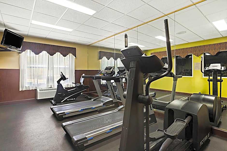 Country Inn & Suites by Radisson, Hinesville, GA