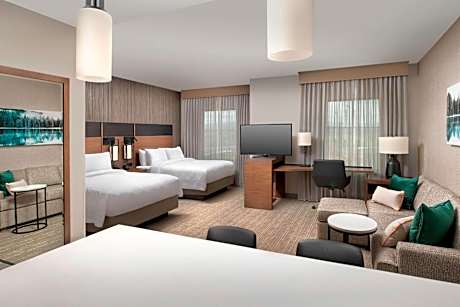 Queen Studio with Sofa Bed - Hearing Accessible