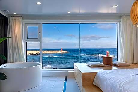 Gangneung the One Pension and the Classic Pension