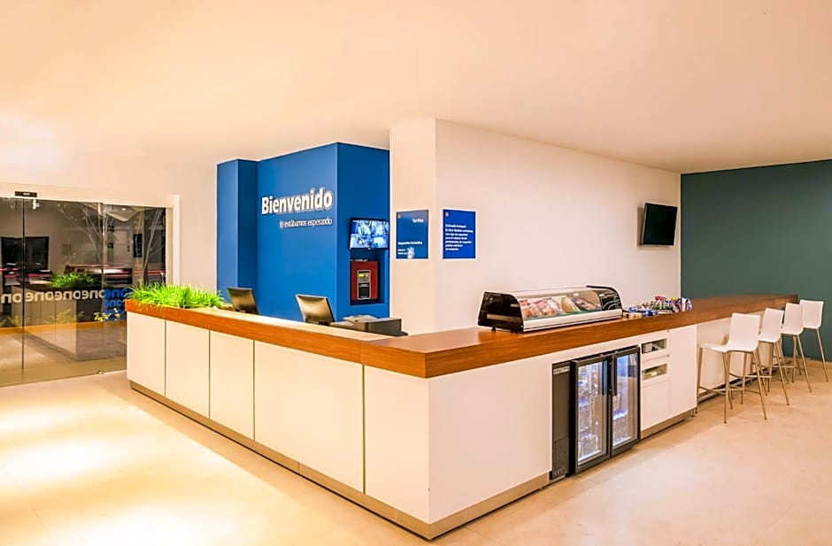 One Ciudad de Mexico La Raza