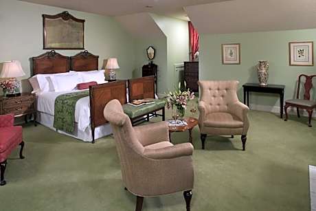 Deluxe King Suite