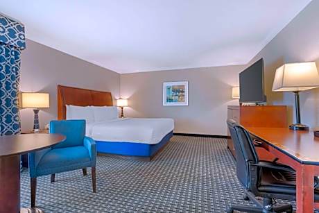 King Suite with Spa Bath - Non-Smoking