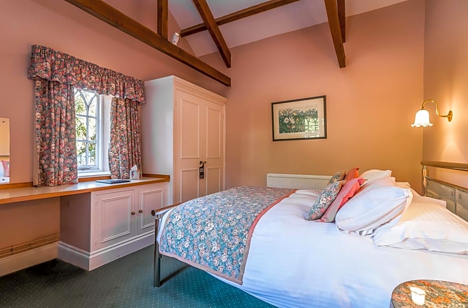 The Lynch Country House